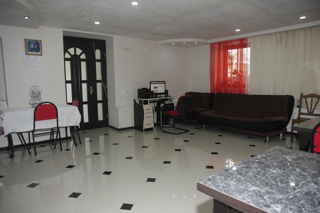 Guest House Nona Kʼutʼaisi Exterior foto