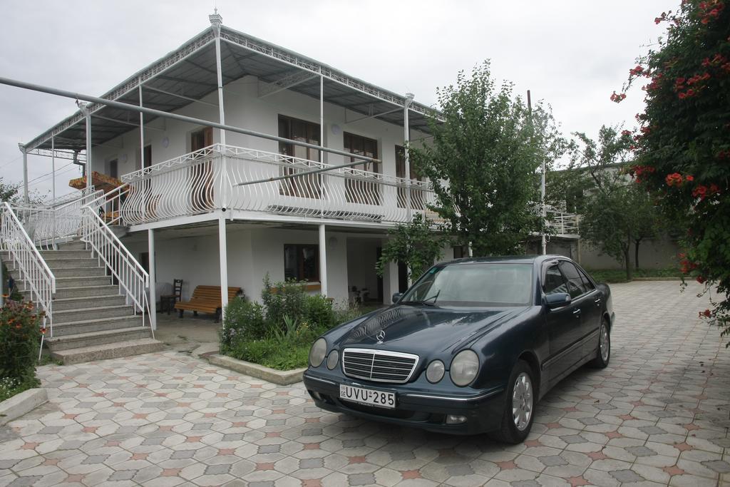 Guest House Nona Kʼutʼaisi Exterior foto