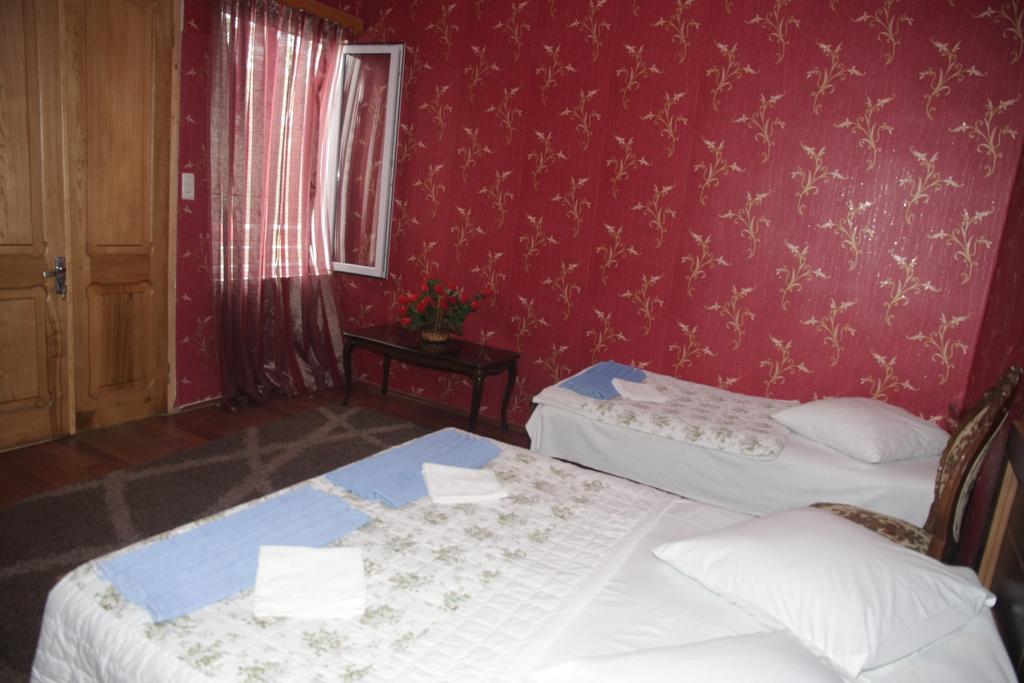 Guest House Nona Kʼutʼaisi Exterior foto