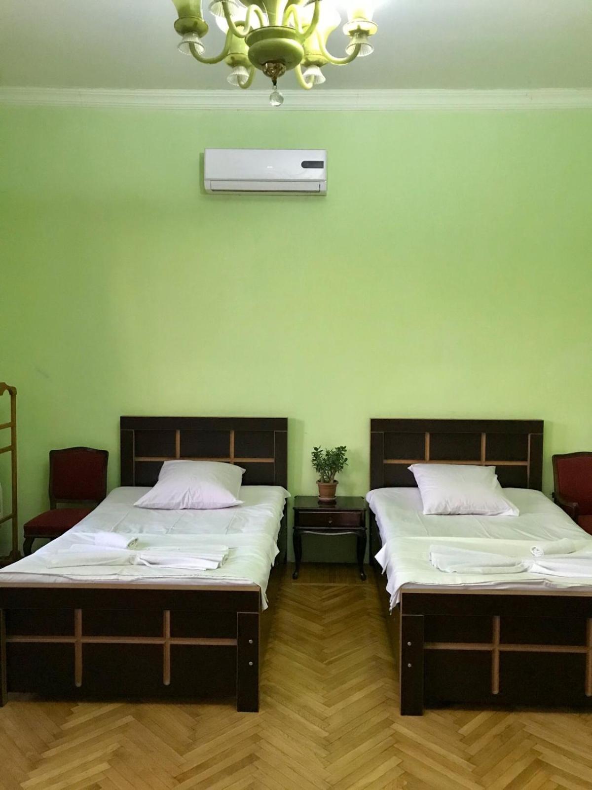 Guest House Nona Kʼutʼaisi Quarto foto