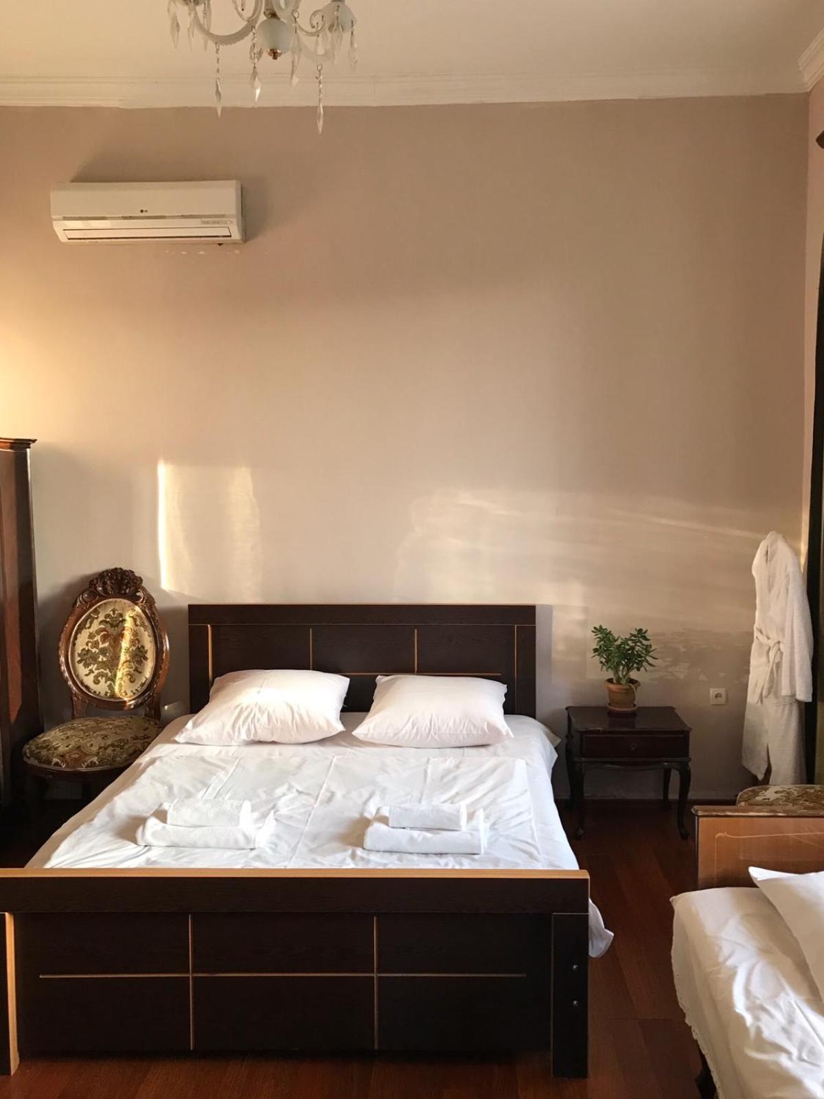 Guest House Nona Kʼutʼaisi Quarto foto