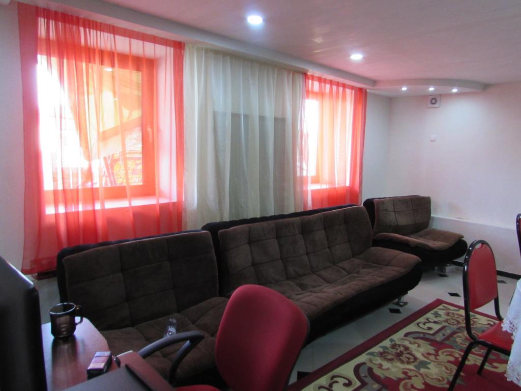 Guest House Nona Kʼutʼaisi Exterior foto