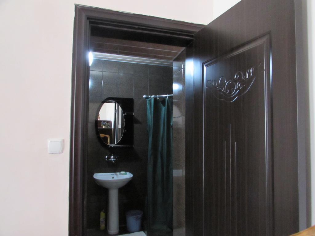 Guest House Nona Kʼutʼaisi Exterior foto