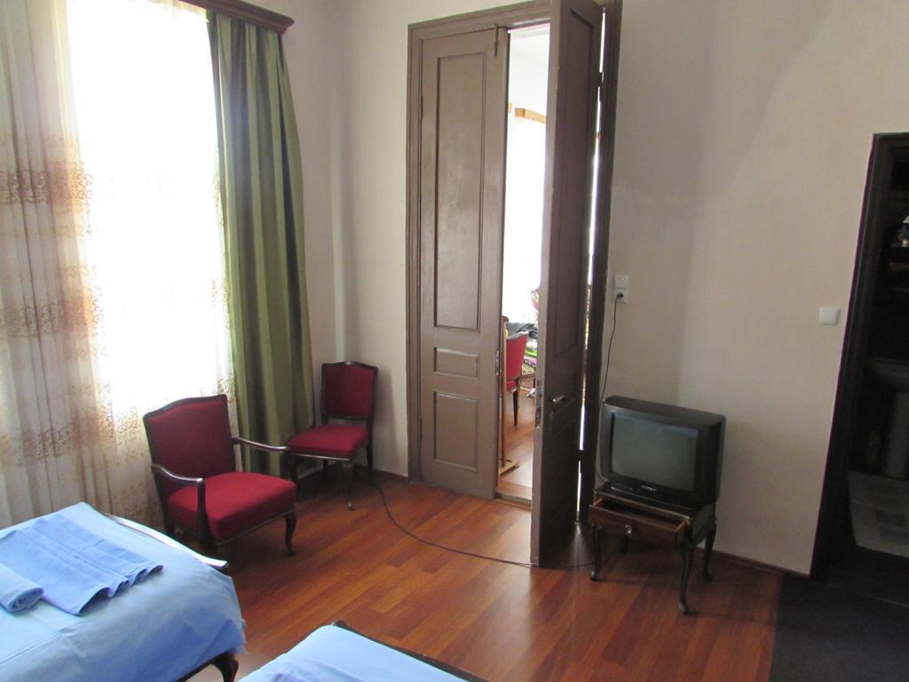 Guest House Nona Kʼutʼaisi Exterior foto