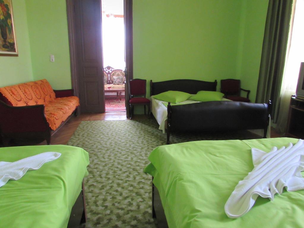 Guest House Nona Kʼutʼaisi Exterior foto