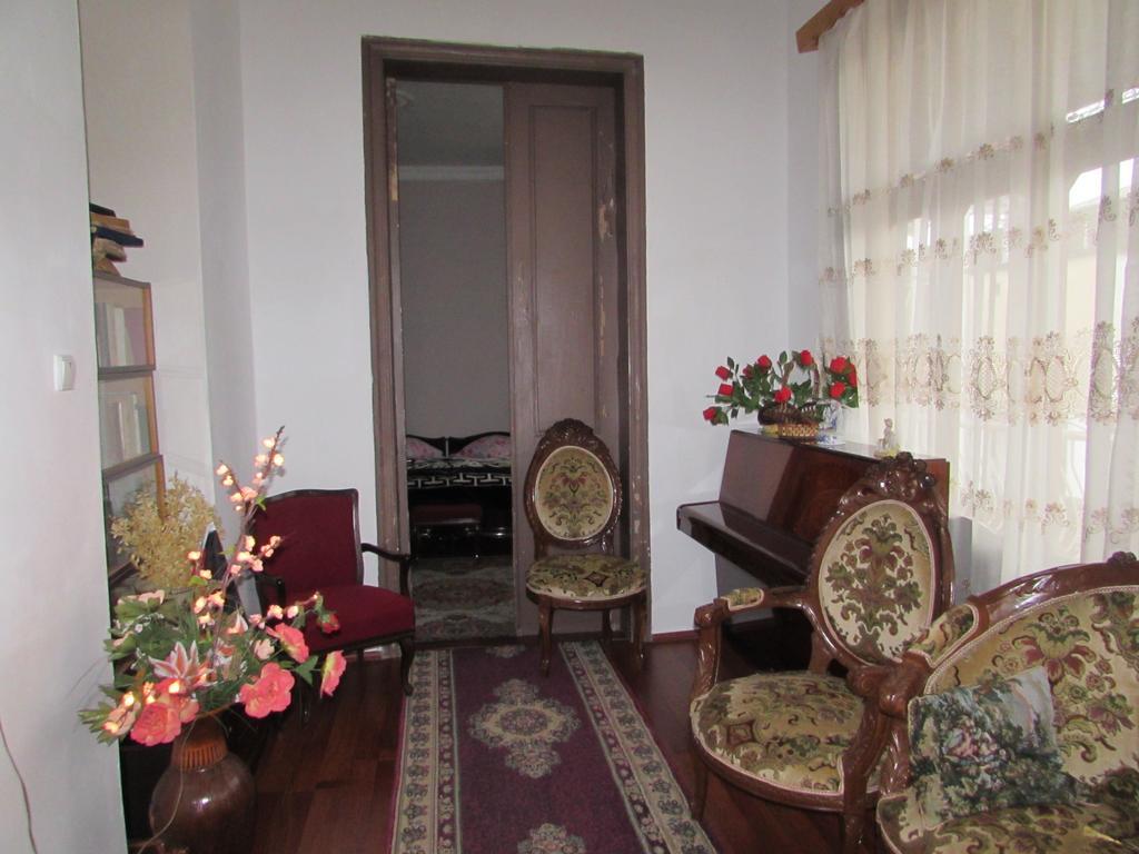 Guest House Nona Kʼutʼaisi Quarto foto