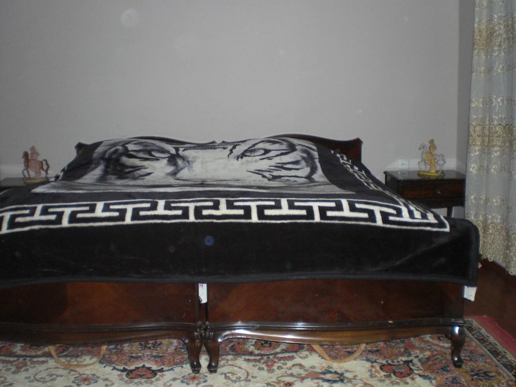 Guest House Nona Kʼutʼaisi Quarto foto