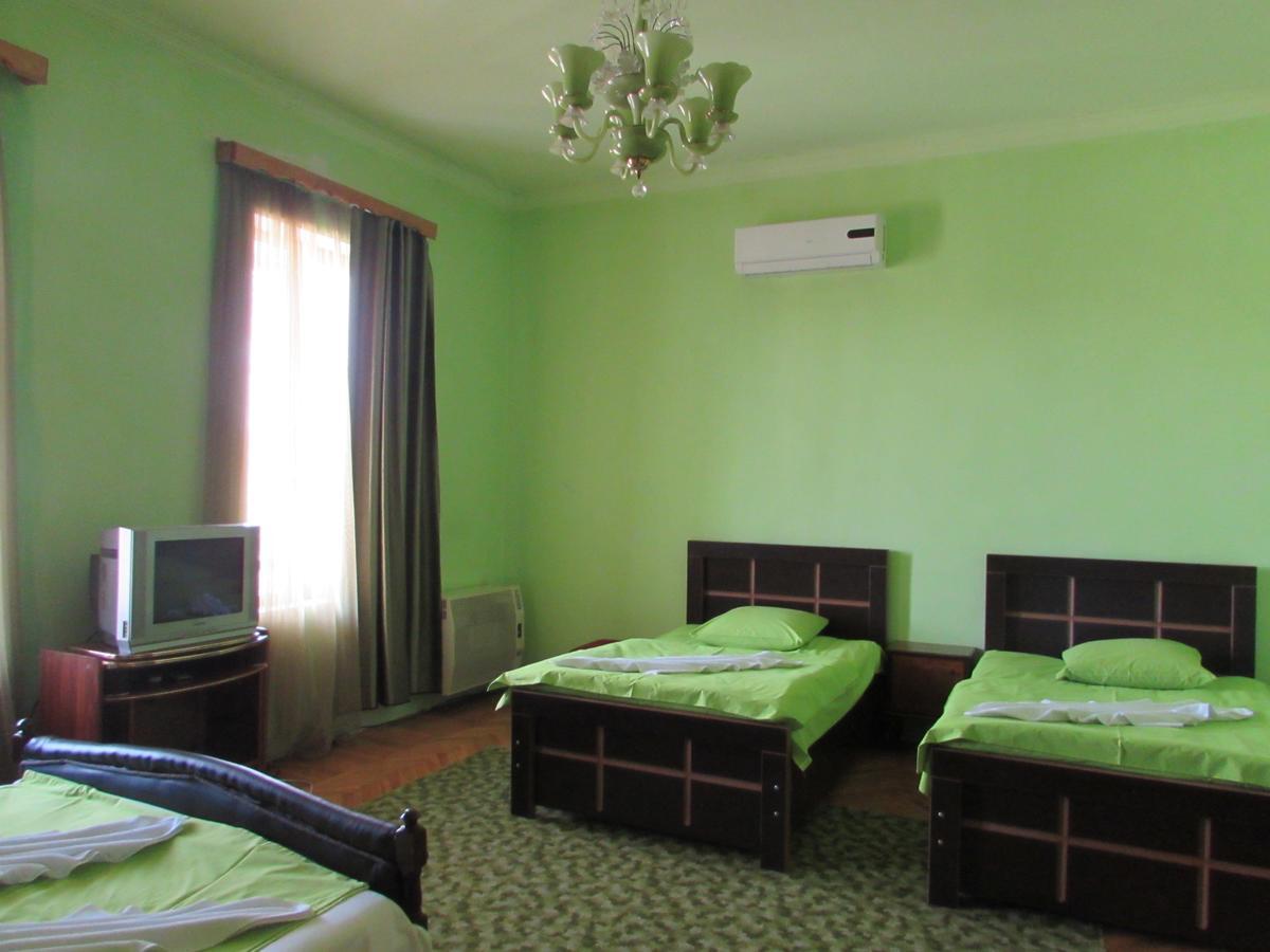 Guest House Nona Kʼutʼaisi Exterior foto